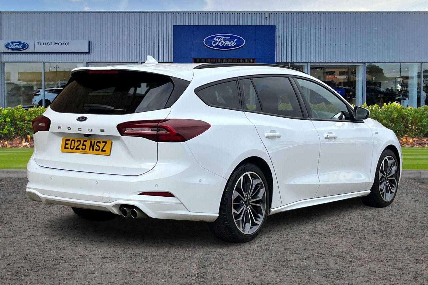 Ford Focus Photo 3