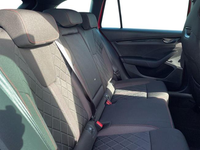 ŠKODA Octavia Photo 9