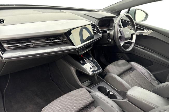 Audi Q4 Photo 2