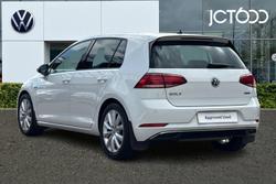 VOLKSWAGEN Golf Photo 3