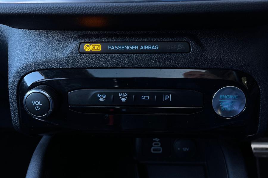 Ford KUGA Photo autoimg-28c3fda0b45cd6a7c5064d95ef78afef134f4a18.jpg