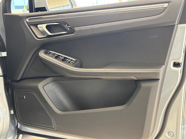 PORSCHE Macan Photo 20