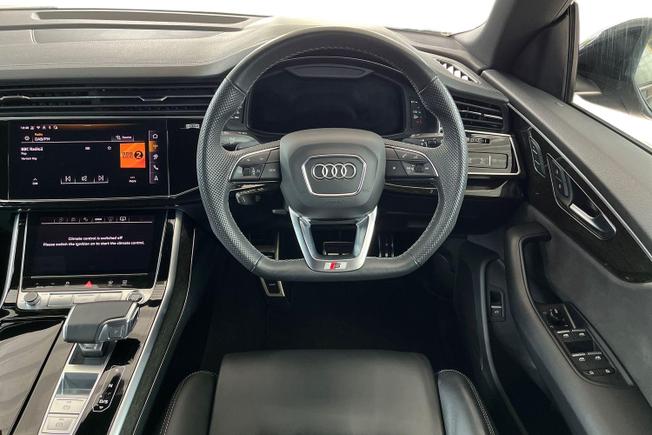 AUDI Q8 Photo 11