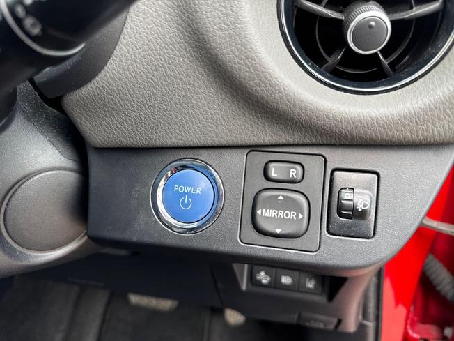 TOYOTA Yaris Photo 27