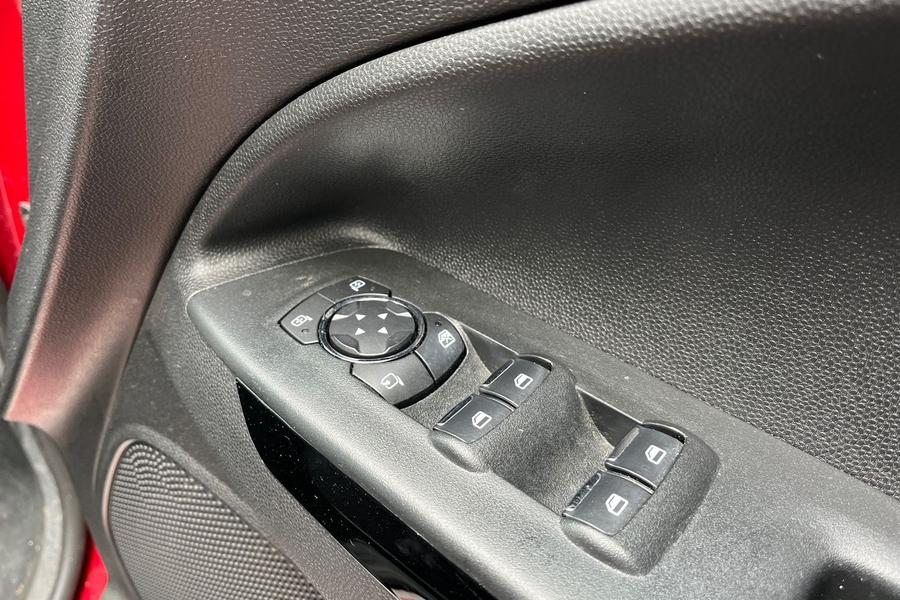 Ford ECOSPORT Photo autoimg-28e064129aab5f102fac75aff38321f7100ec70c.jpg