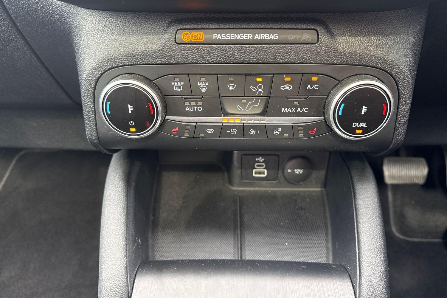 Ford KUGA Photo 37