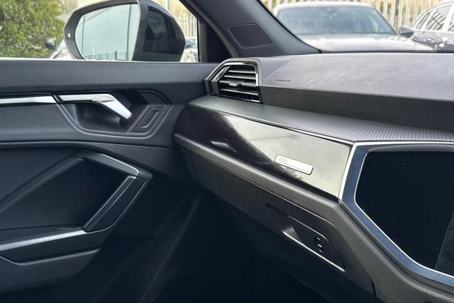 AUDI Q3 Photo 36