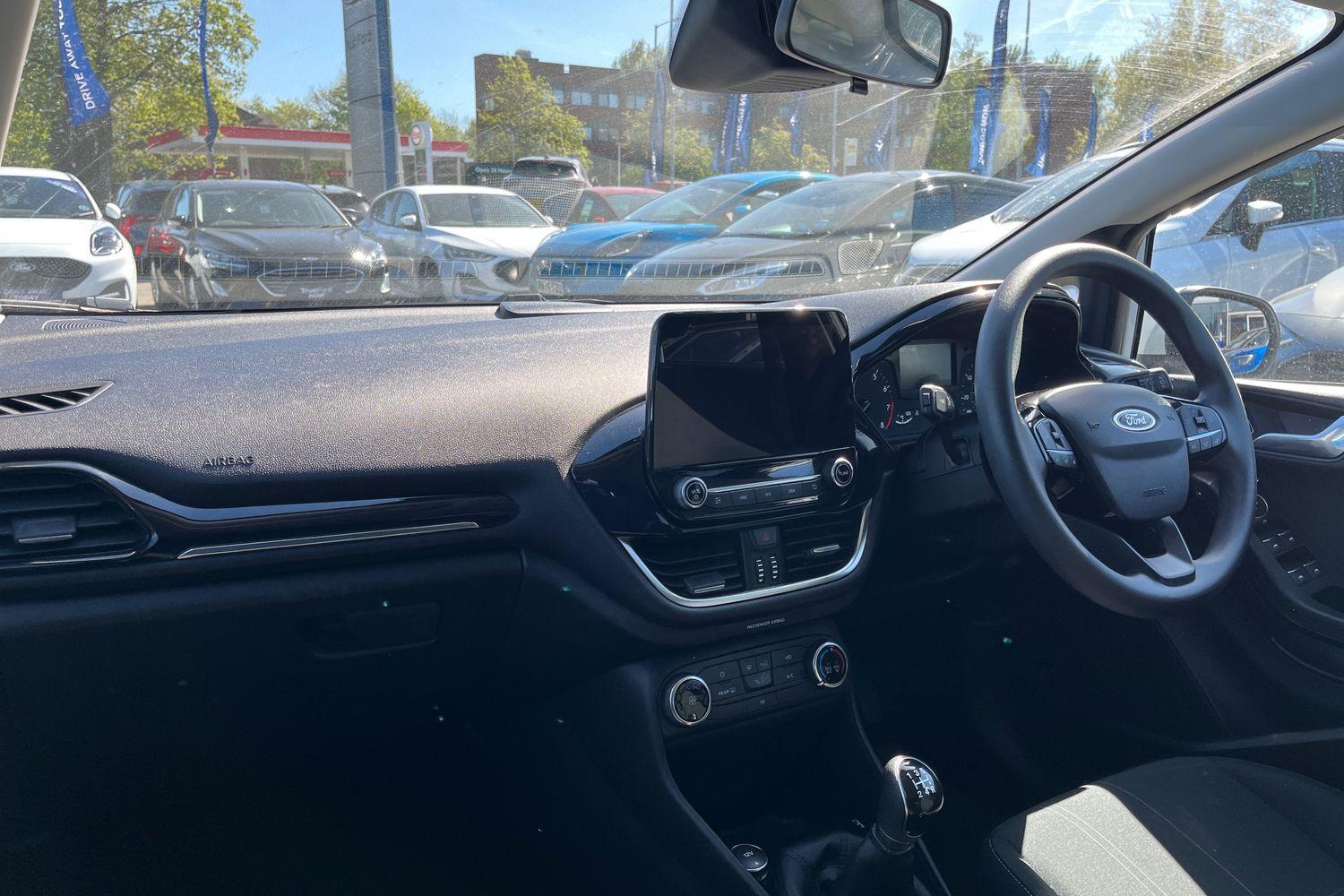 Ford FIESTA Photo 17
