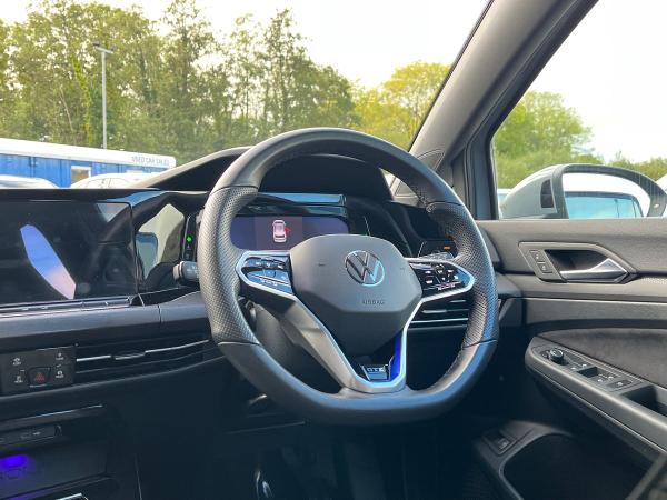 Volkswagen Golf Photo autoimg-28ea5d175f8bccf50bdcf71fae579982c811df65.jpg
