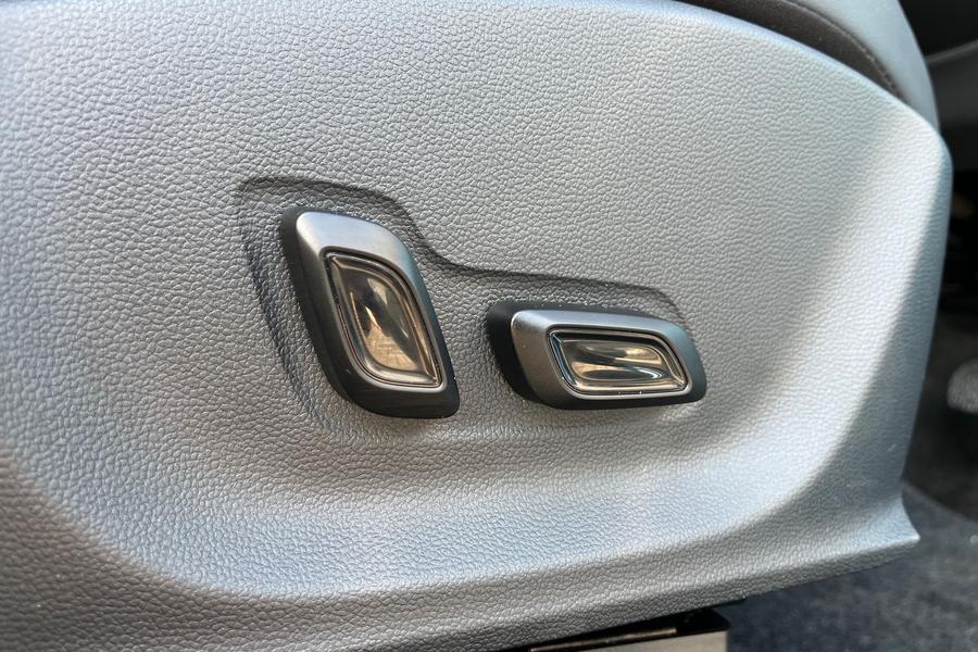 MG MG ZS Photo autoimg-28eb486138918377a2ce08c831ce8cc4f69e3afd.jpg