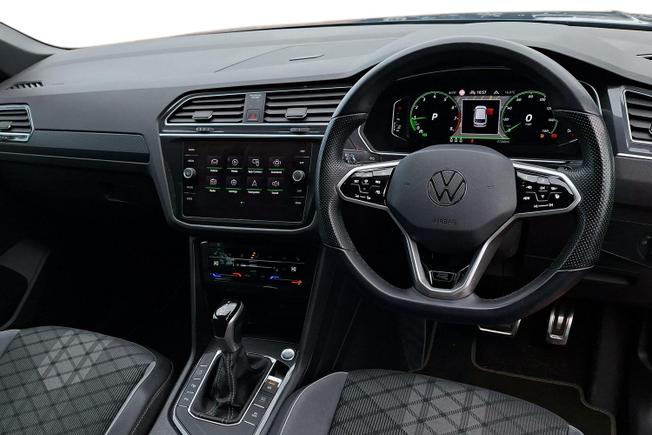 VOLKSWAGEN Tiguan Photo 11