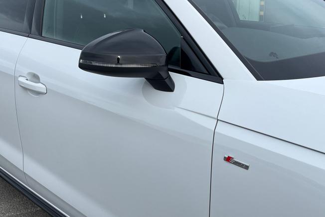 AUDI A4 Photo 21