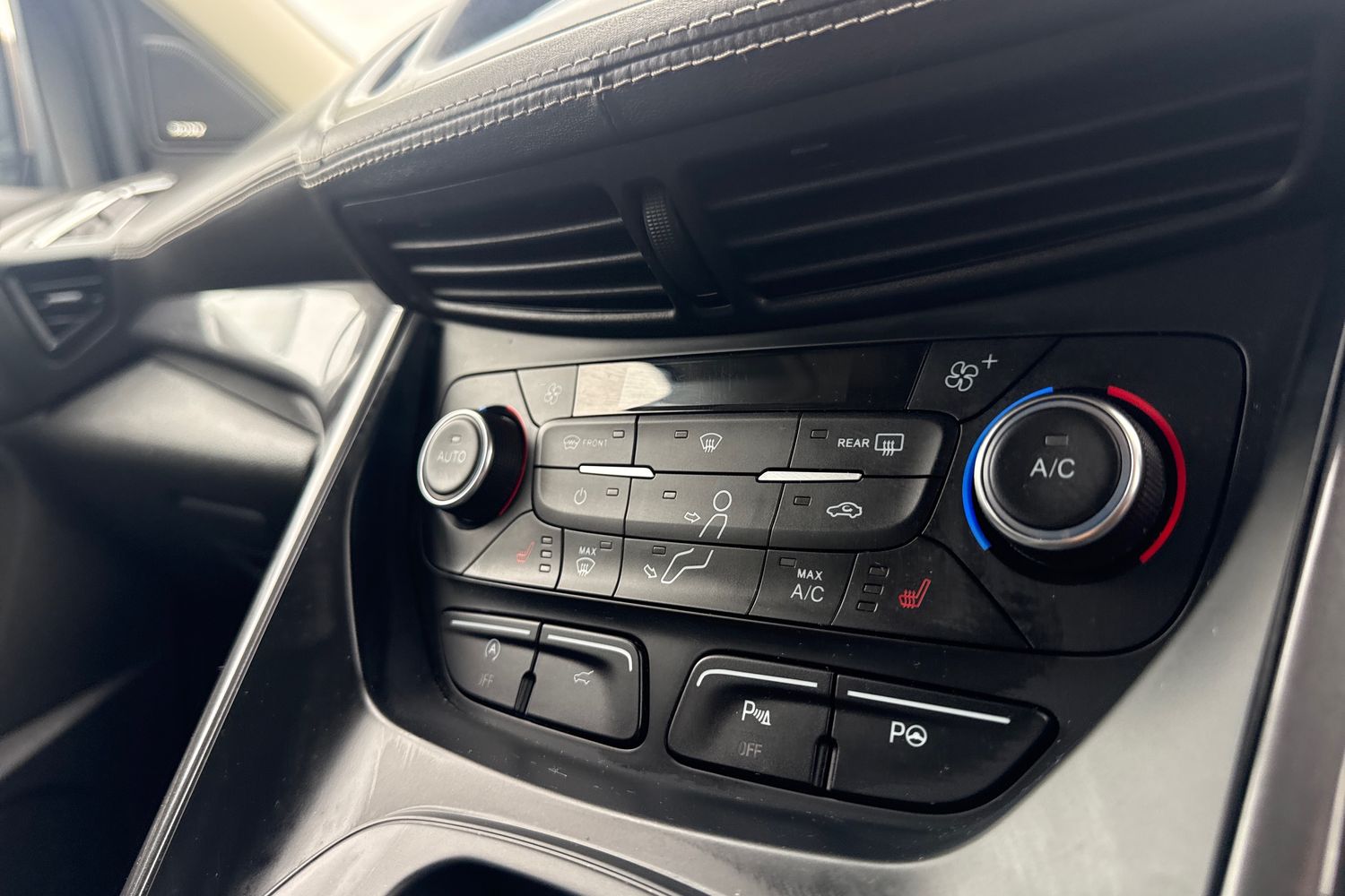 Ford KUGA VIGNALE Photo 28