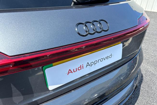 Audi e-tron S Photo 33