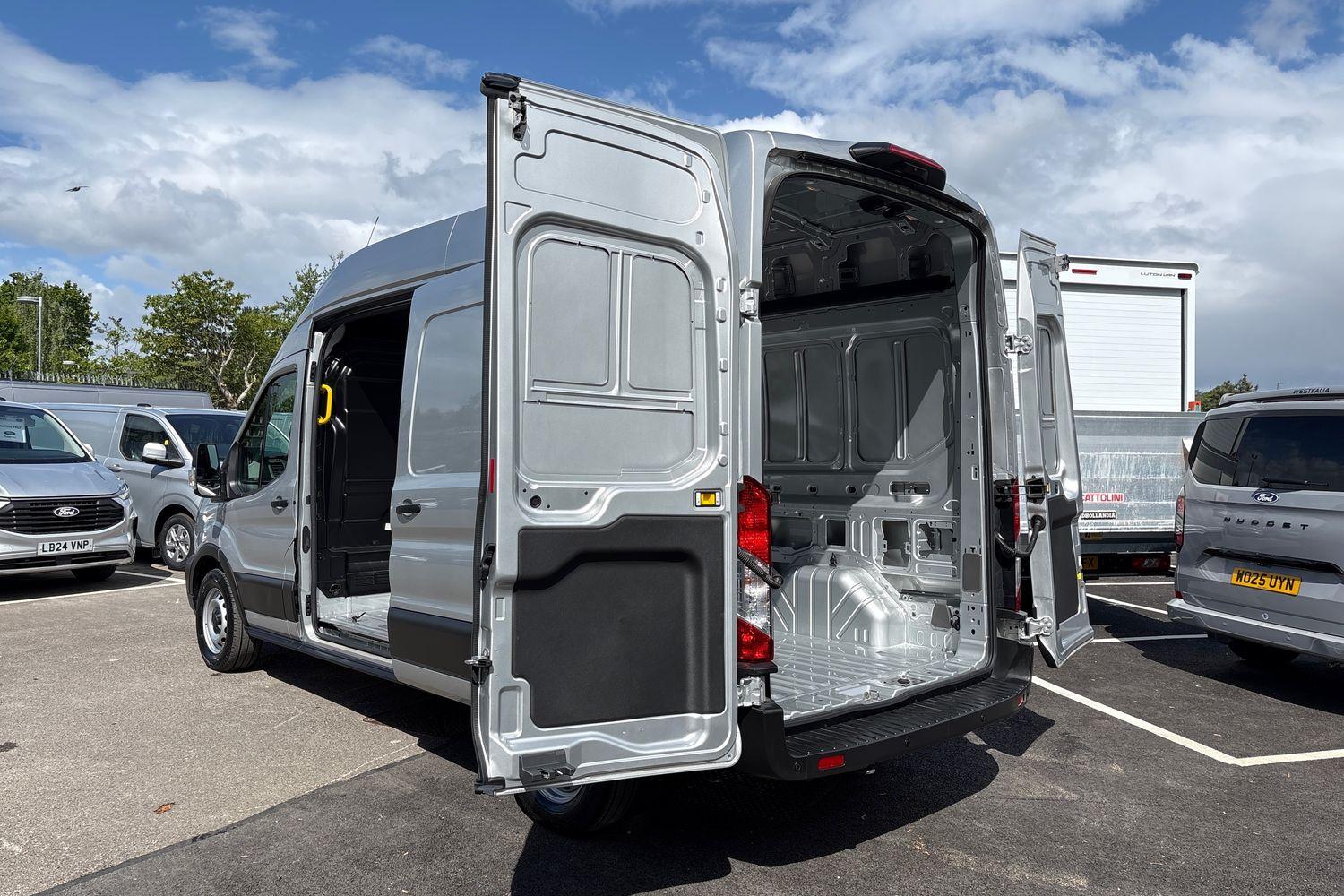 Ford Transit Photo 6