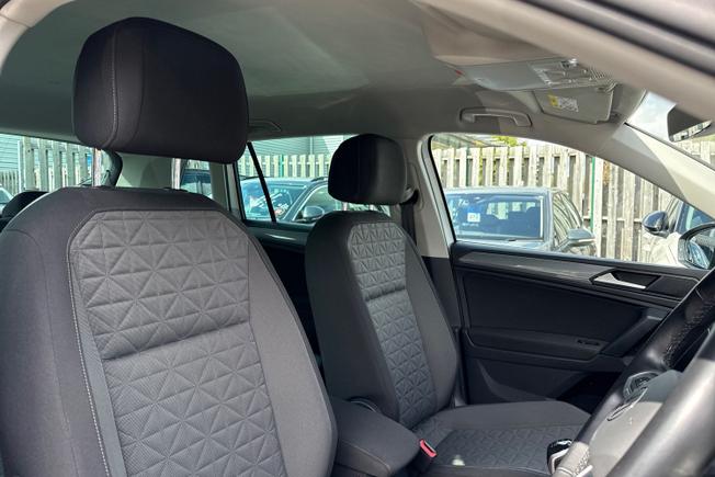 VOLKSWAGEN Tiguan Photo 27