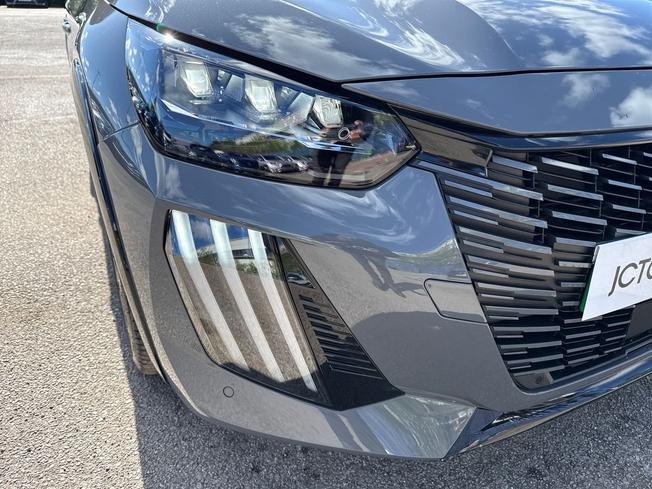 PEUGEOT E-208 Photo 29