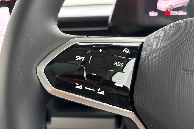 VOLKSWAGEN ID. Buzz Photo 16