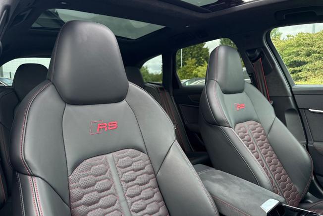 AUDI RS6 Avant Photo 33