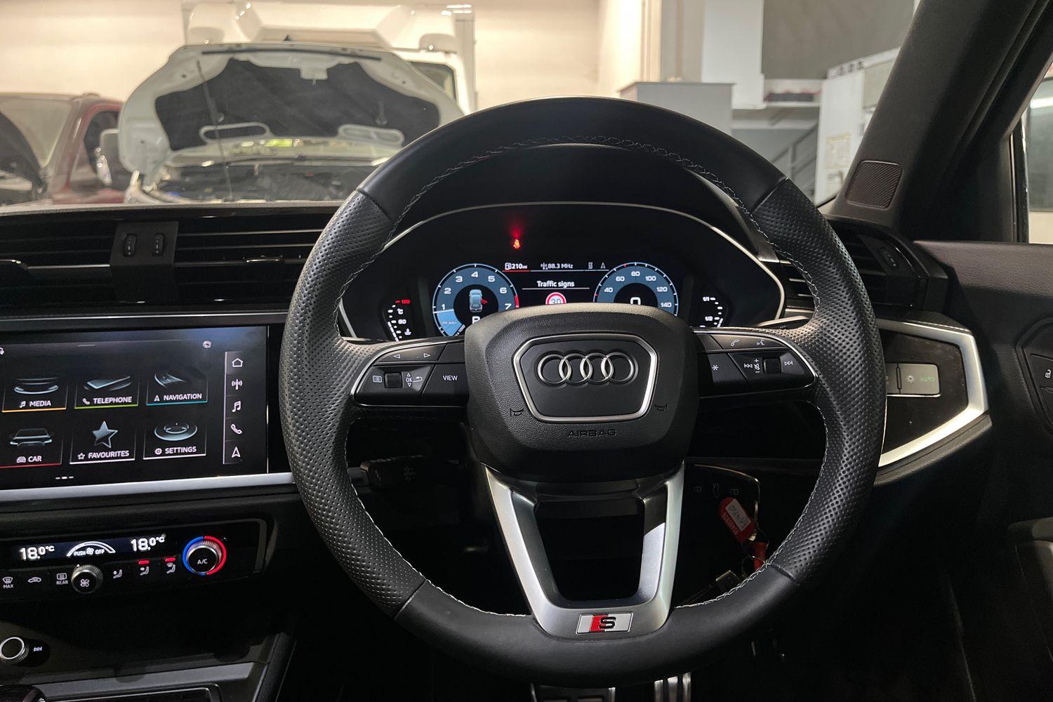 Audi Q3 Photo 11