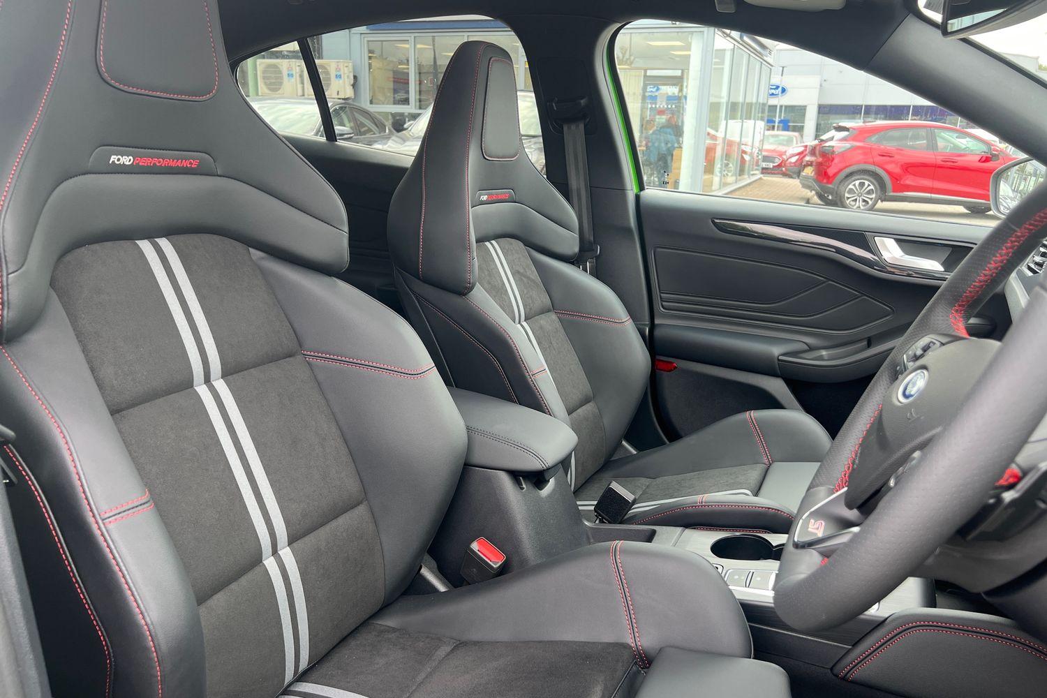 Ford FOCUS Photo 16