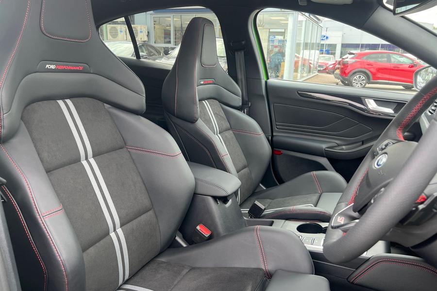 Ford FOCUS Photo autoimg-29011854c9bcf8917ddf214b34a8199ec4014d0a.jpg