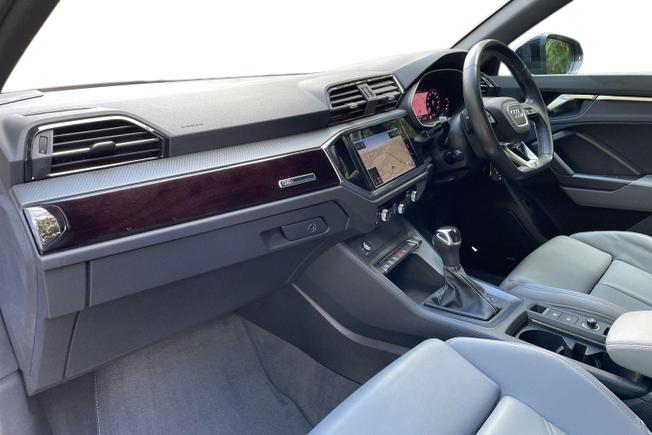 AUDI Q3 Photo 2