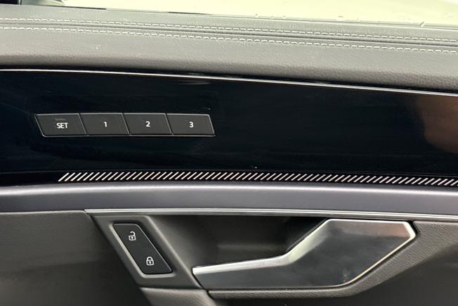 VOLKSWAGEN Touareg Photo 26