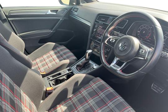 Volkswagen Golf GTI Performance Photo autoimg-290ef00666420626e23ee0546d86eca045601fe4.jpg