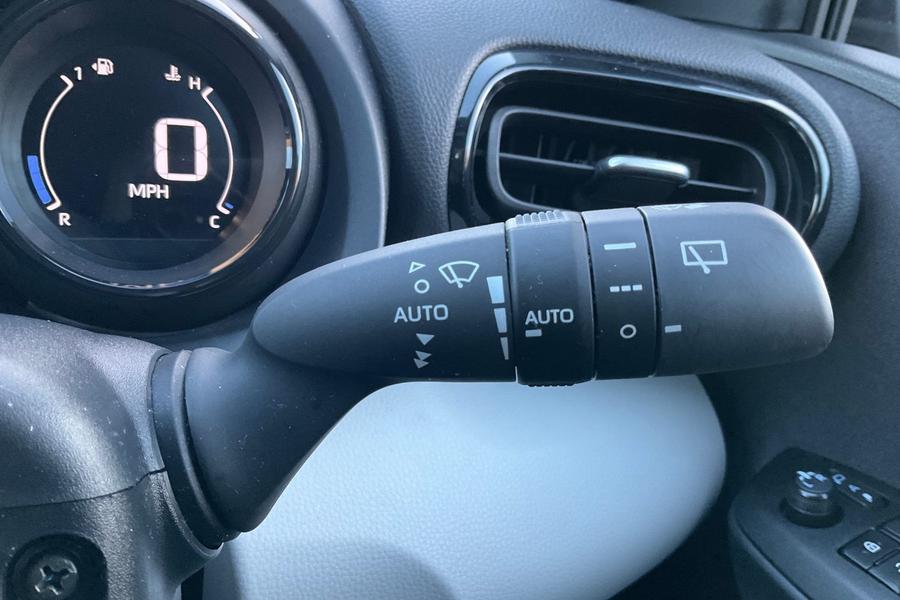 Toyota Yaris Photo autoimg-291023728946b42e1a0c8177d5387e95a93132d3.jpg