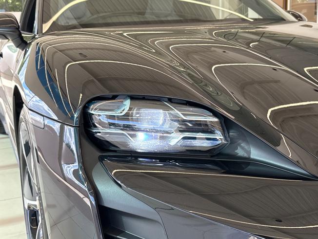 PORSCHE Taycan Photo 21