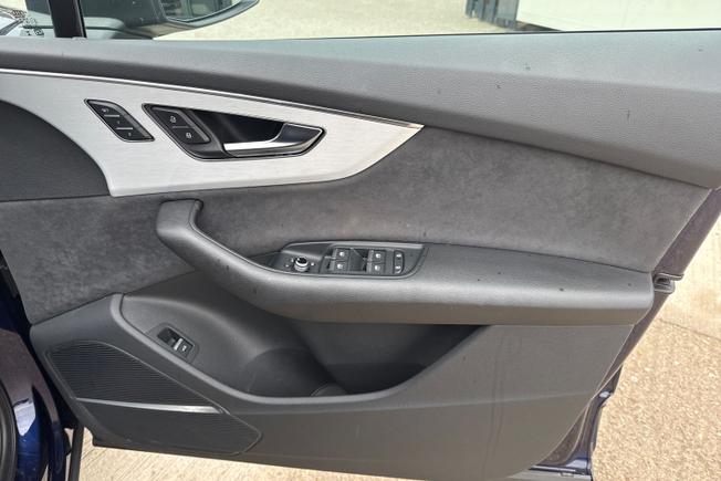 AUDI Q7 Photo 37