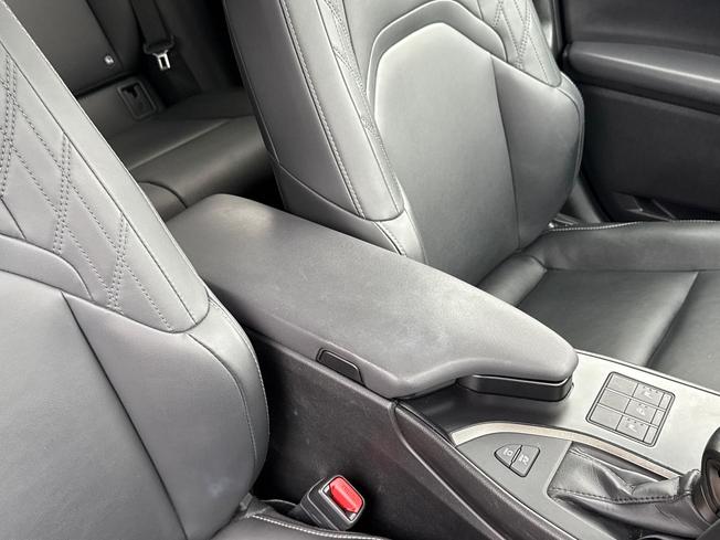LEXUS Ux Photo 49