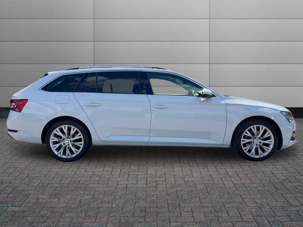 Skoda Superb Photo autoimg-291ad14d3b4646ed1767055469bf29e22ec0589a.jpg