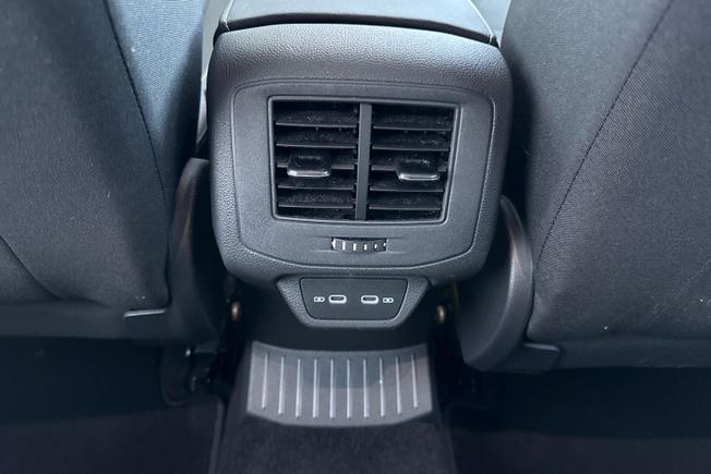 VOLKSWAGEN T-Roc Photo 31