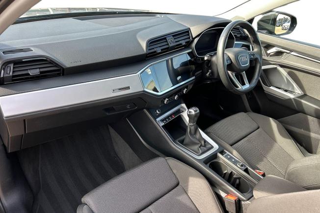 AUDI Q3 Photo 2