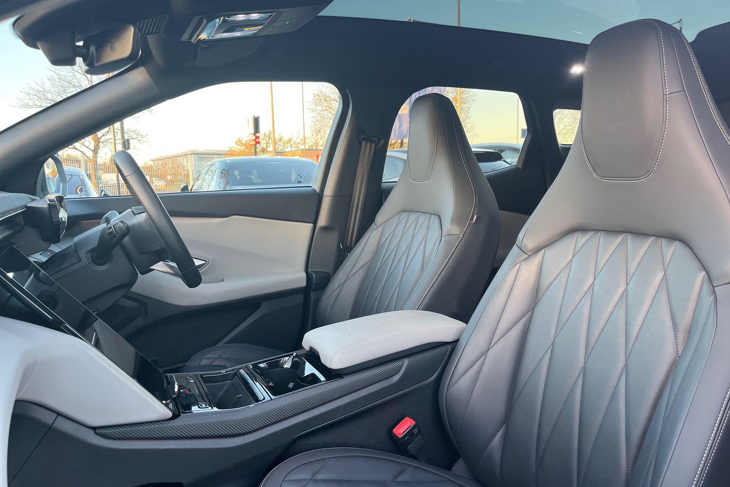 Ford Explorer Photo 17