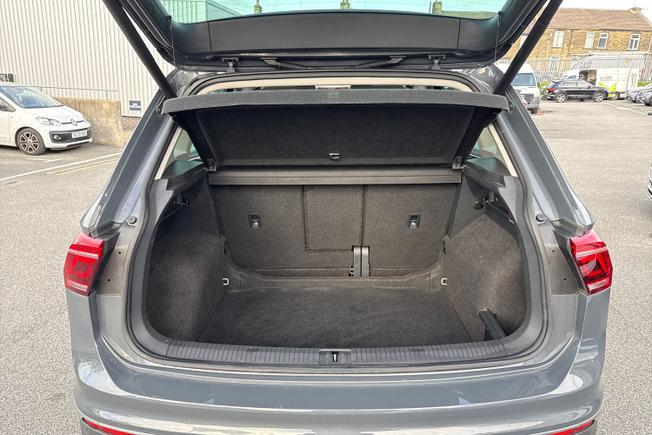 VOLKSWAGEN Tiguan Photo 12