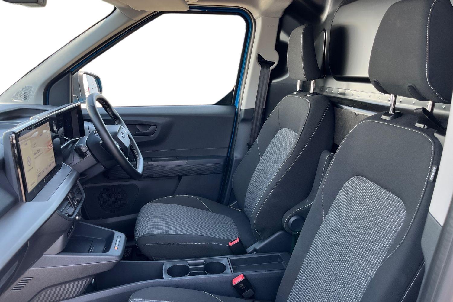 Ford E-TRANSIT COURIER Photo 9