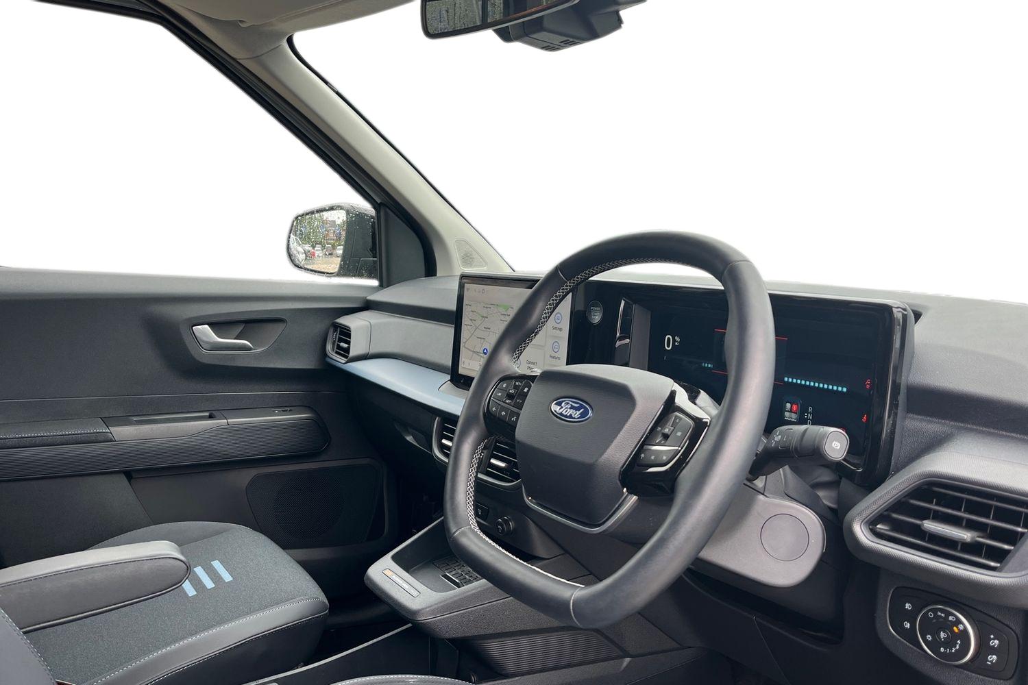 Ford E-Tourneo Courier Photo 8