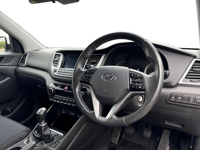 HYUNDAI TUCSON Photo 6