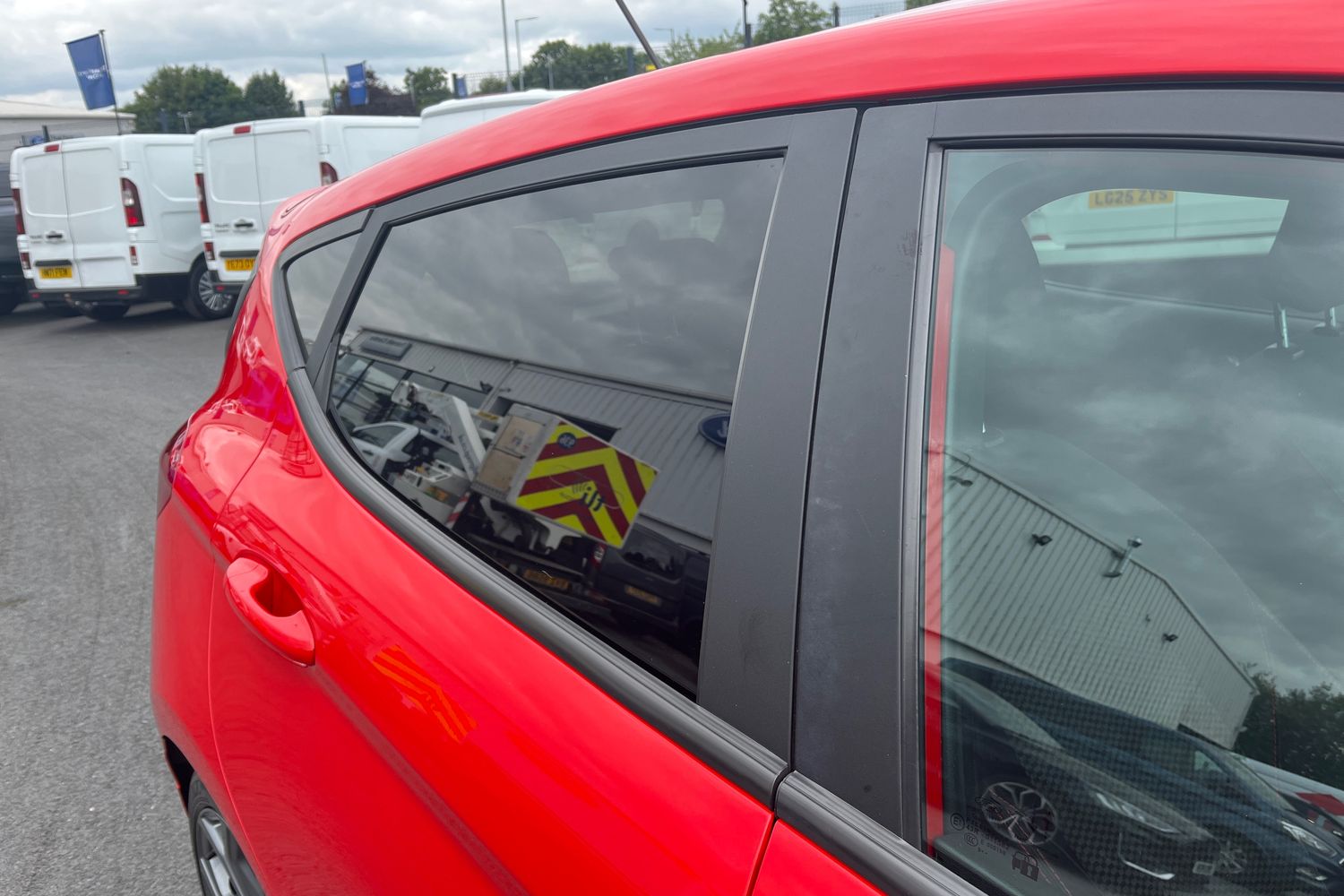 Ford FIESTA Photo 22
