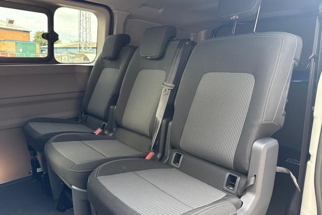 VOLKSWAGEN Transporter Kombi Photo 9