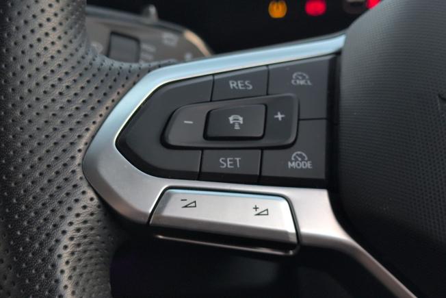 VOLKSWAGEN Tiguan Photo 16