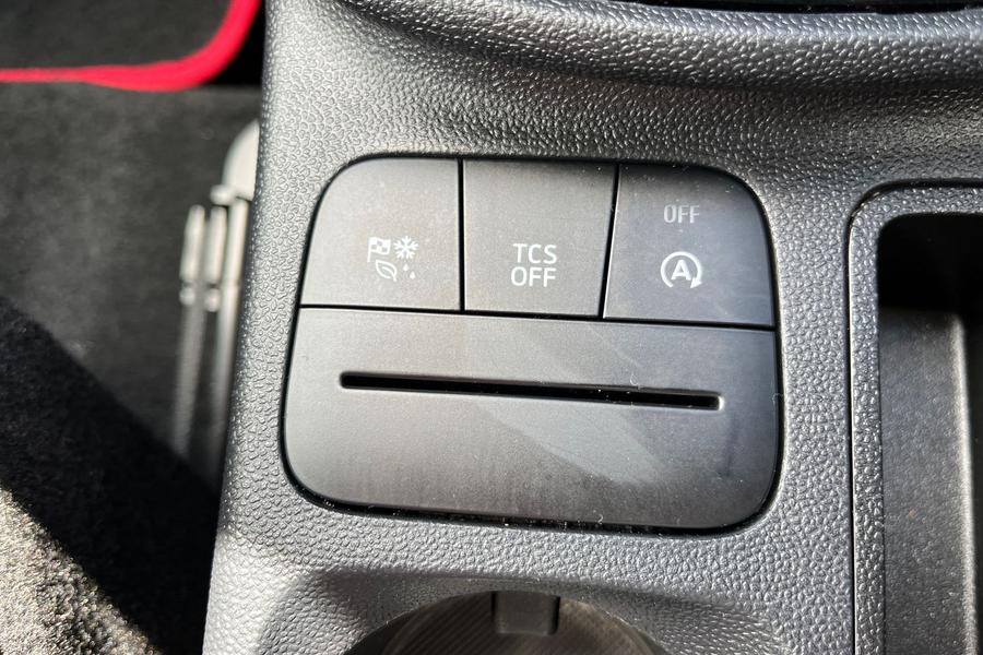 Ford FIESTA Photo autoimg-293c677a1b48afcd01f782cf942dda2c341a7b38.jpg