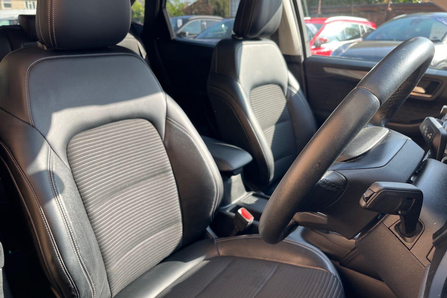 Ford KUGA Photo 16