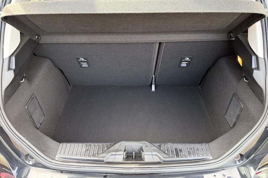 Ford FIESTA Photo autoimg-29446b92891b12858446dcb05b6390935d2ed479.jpg
