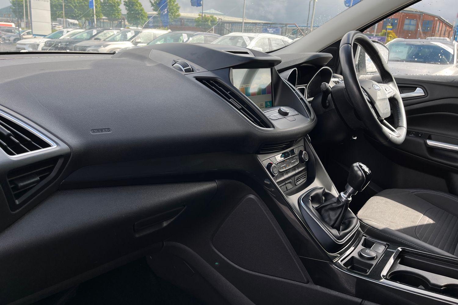 Ford KUGA Photo 17
