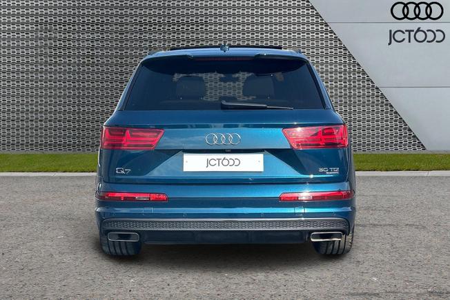 AUDI Q7 Photo 7