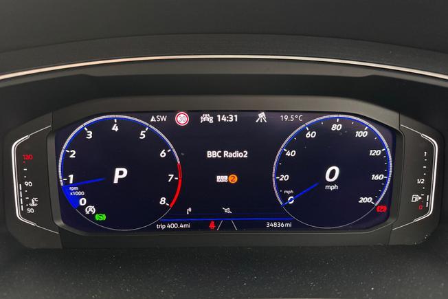 VOLKSWAGEN Tiguan Photo 15